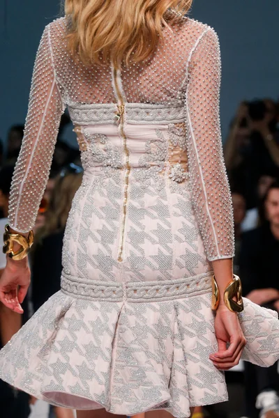 Look 77